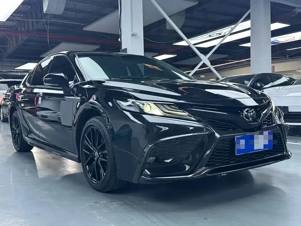 Toyota Camry — фото 5