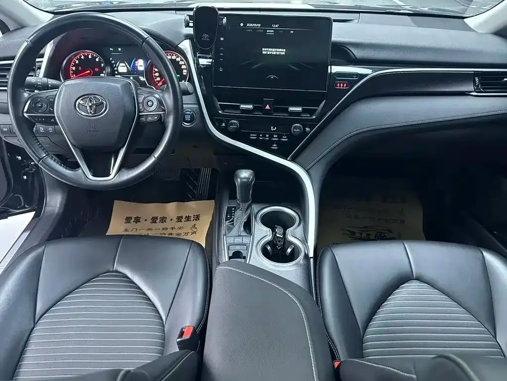 Toyota Camry — фото 10
