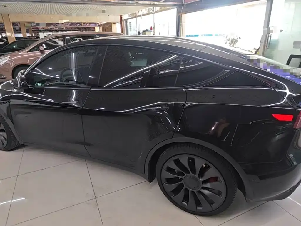 Tesla Model Y — фото 9