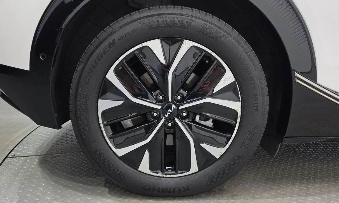 Kia EV6 — фото 10
