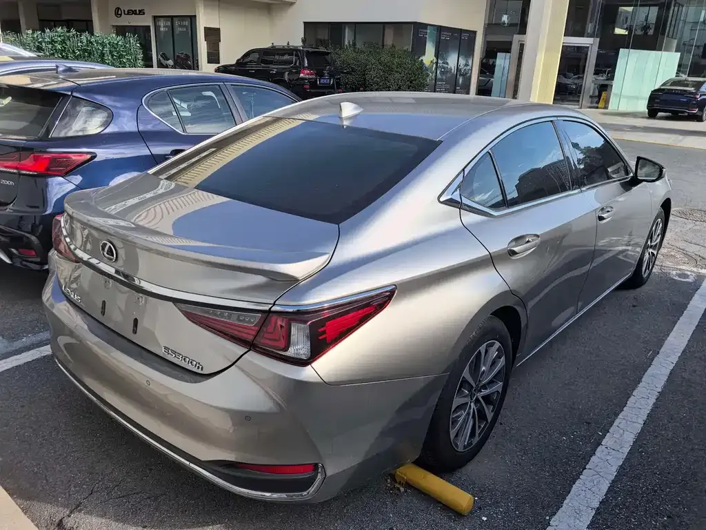 Lexus ES — фото 5