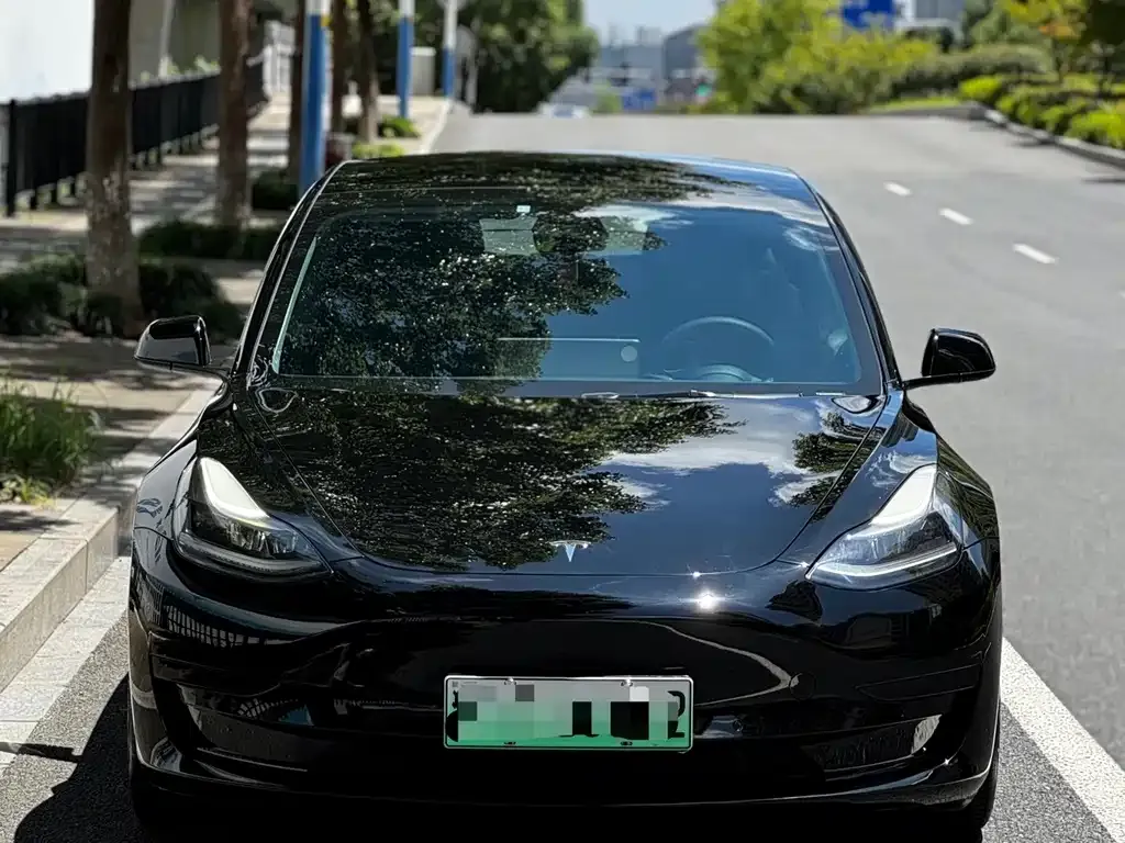 Tesla Model 3 — фото 10