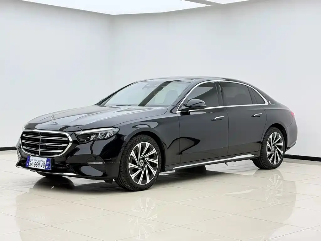 Mercedes-Benz E-Class — фото 1
