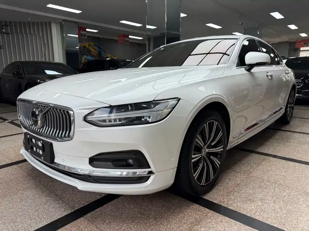 Volvo S90 — фото 1