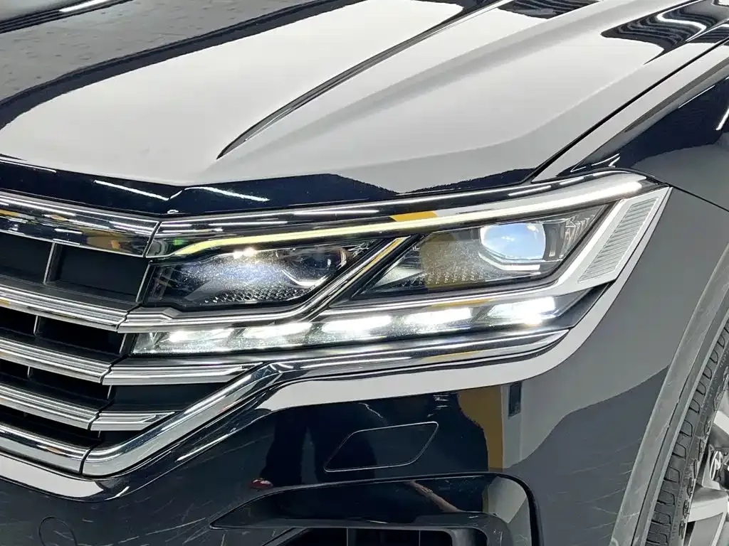 Volkswagen Touareg — фото 7