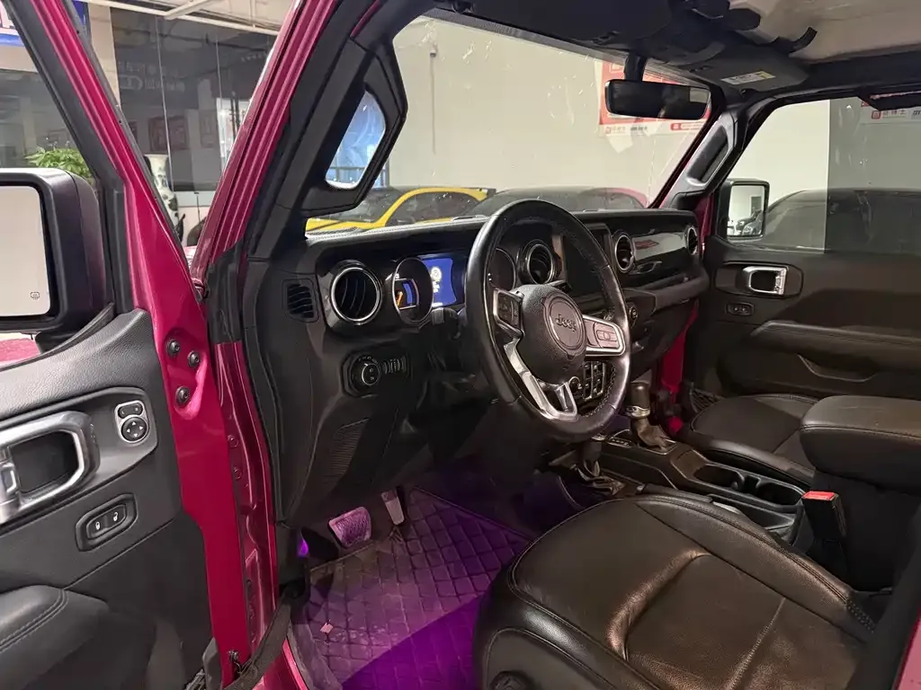 Jeep Wrangler — фото 9