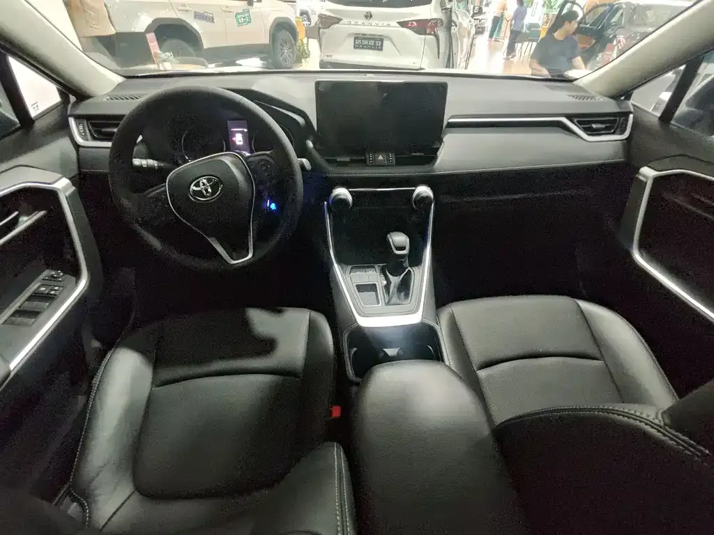 Toyota RAV4 — фото 9