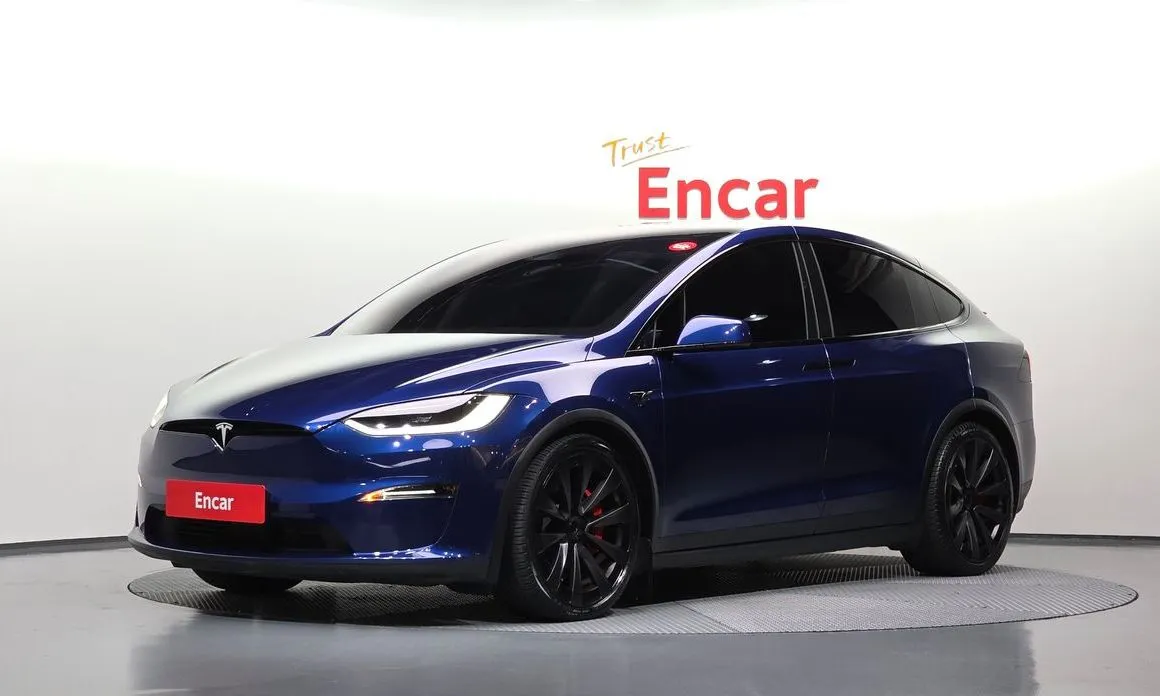 Tesla Model X — фото 1