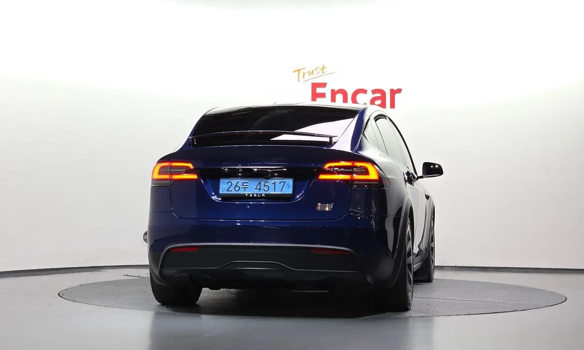 Tesla Model X — фото 6