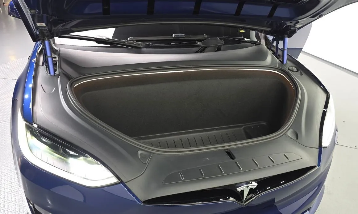 Tesla Model X — фото 7