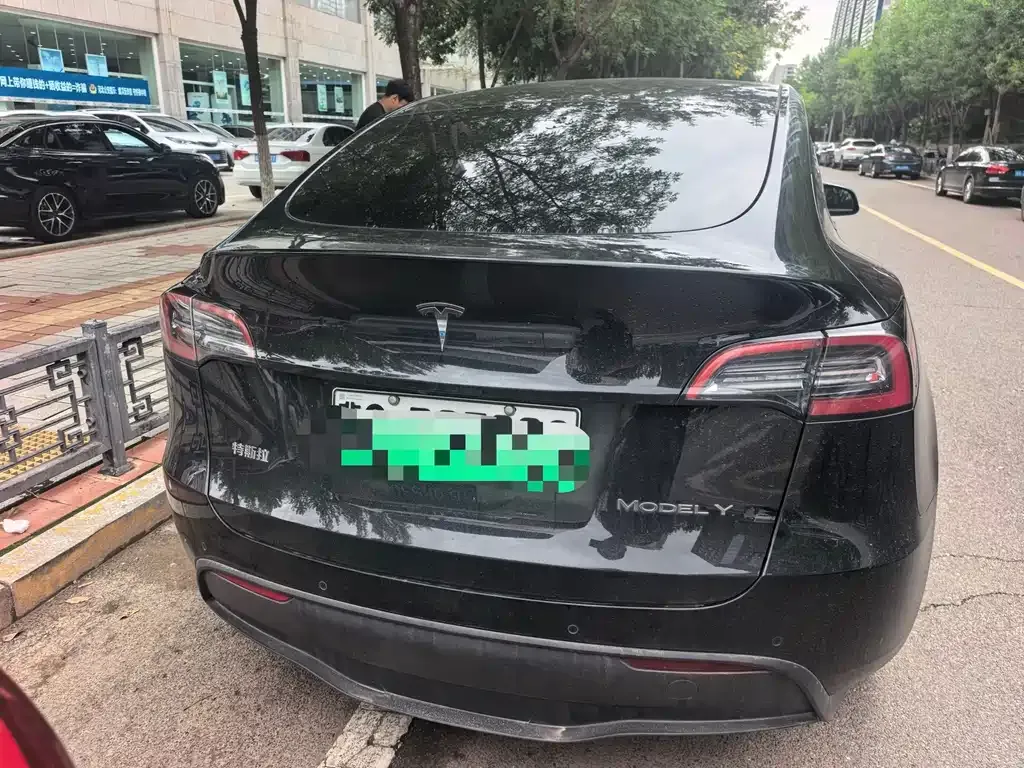 Tesla Model Y — фото 4
