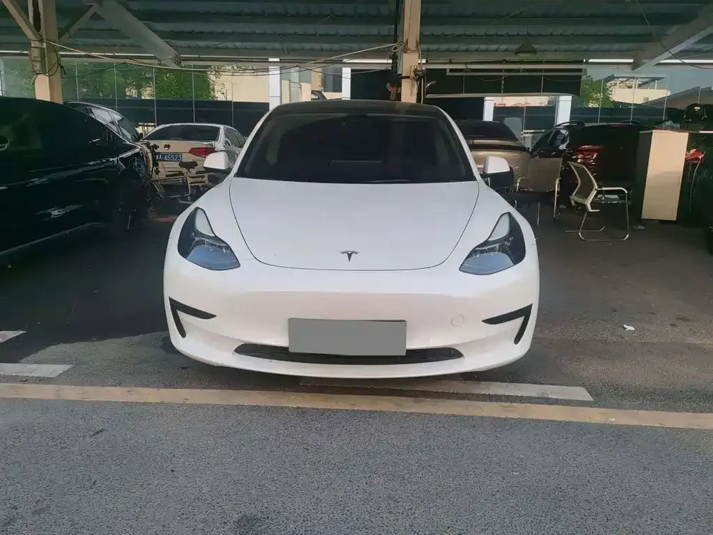 Tesla Model 3 — фото 9