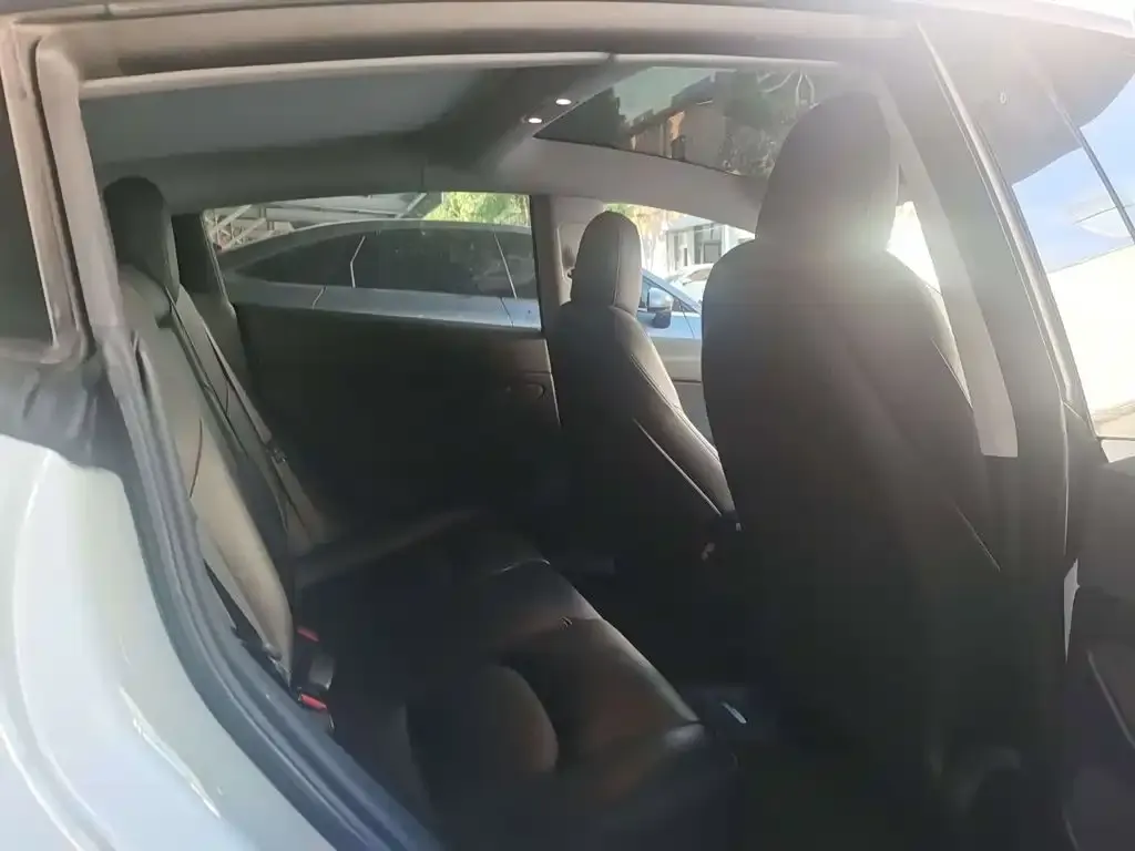 Tesla Model 3 — фото 3