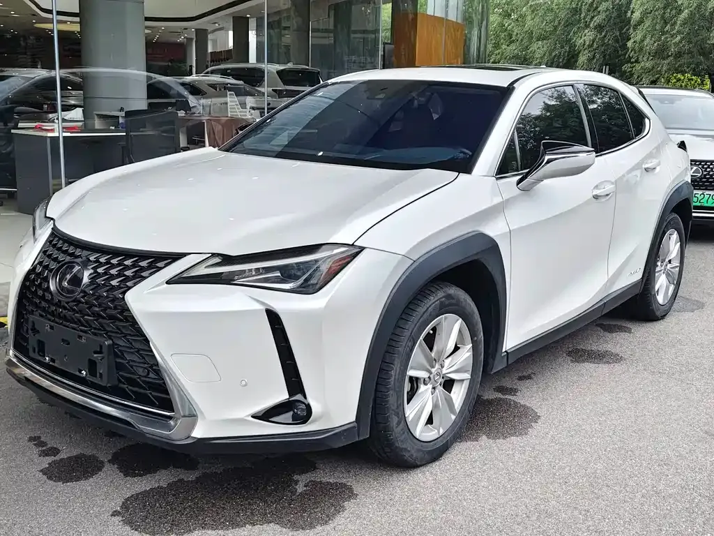 Lexus UX — фото 1