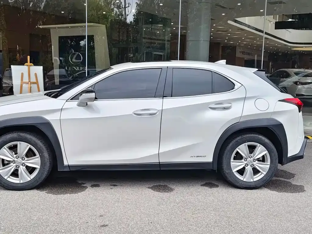 Lexus UX — фото 4