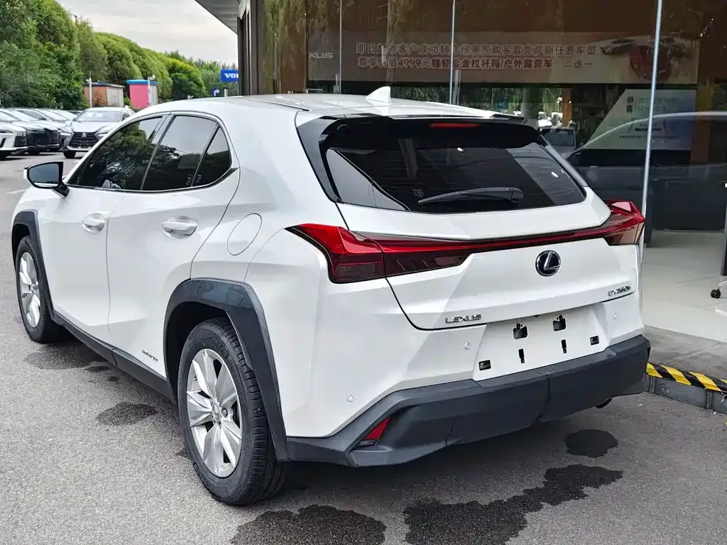 Lexus UX — фото 6