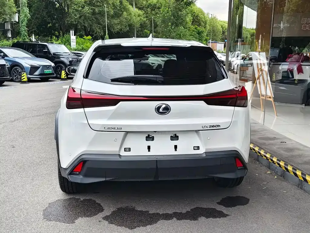 Lexus UX — фото 2