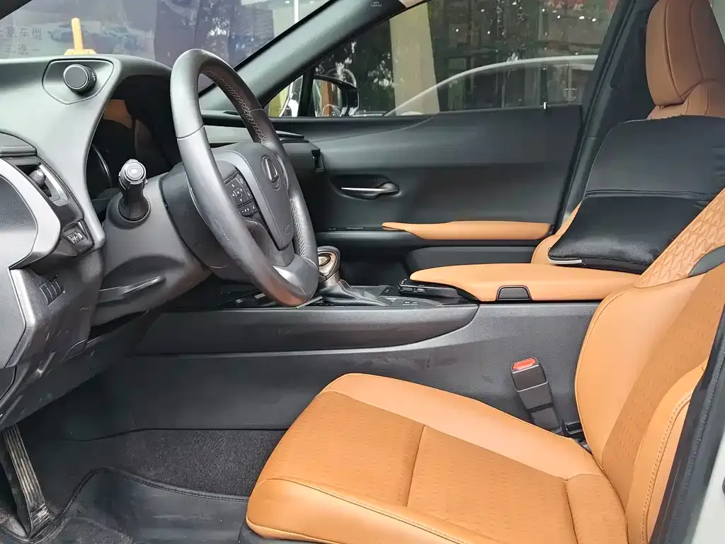 Lexus UX — фото 9