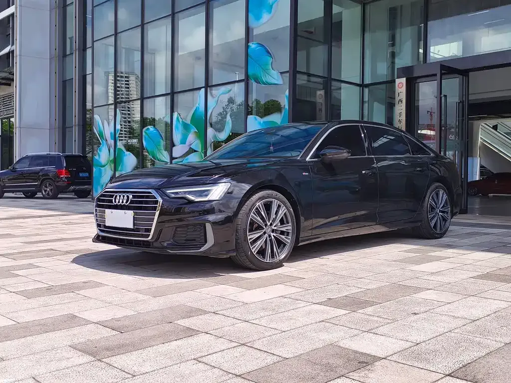 Audi A6L — фото 1