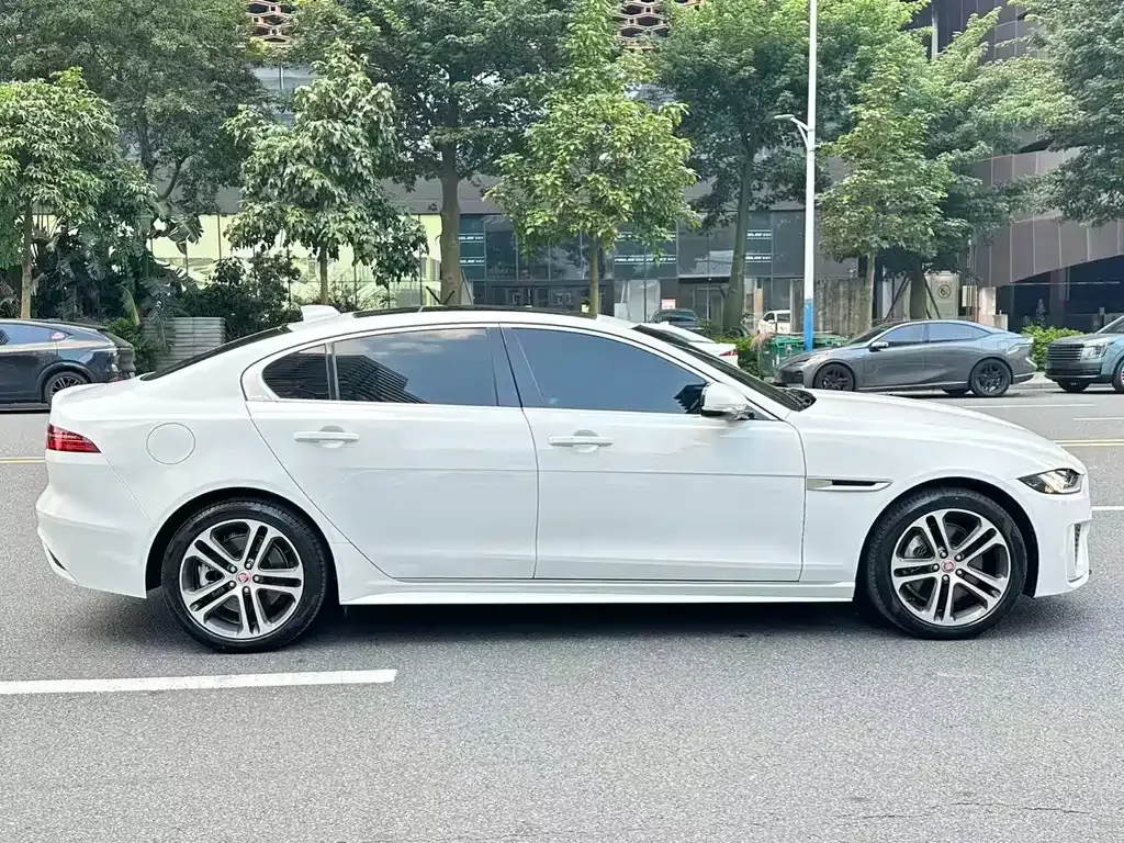 Jaguar XEL — фото 10