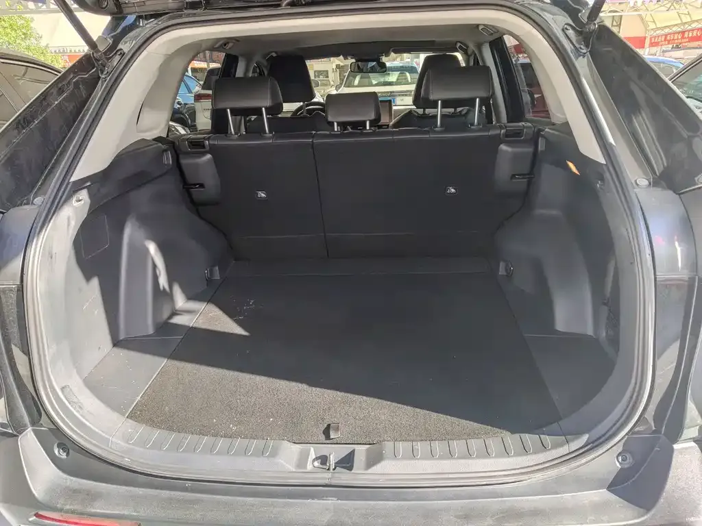 Toyota RAV4 — фото 6