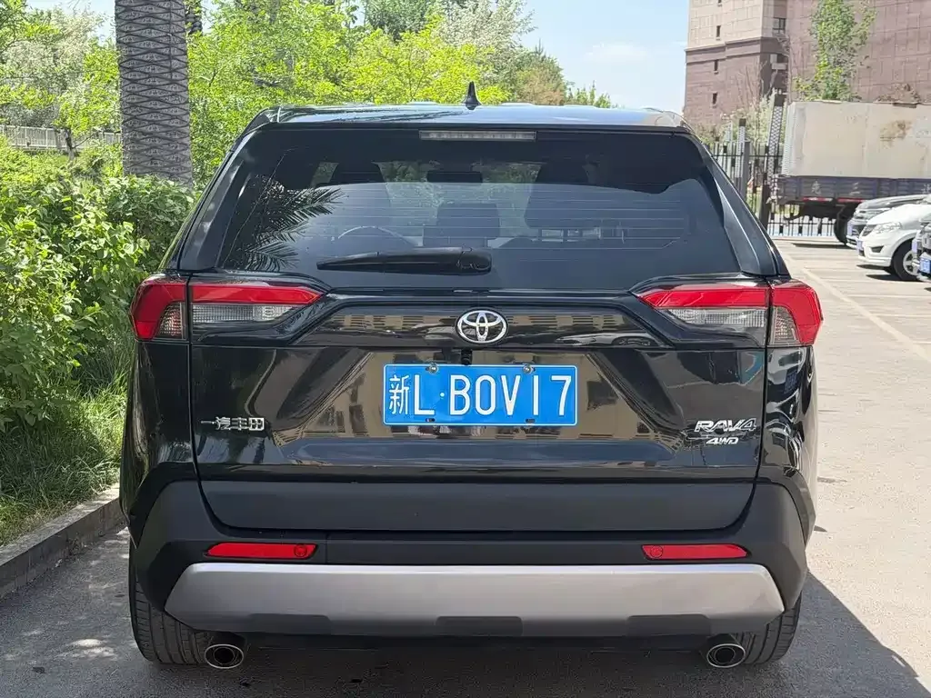 Toyota RAV4 — фото 2