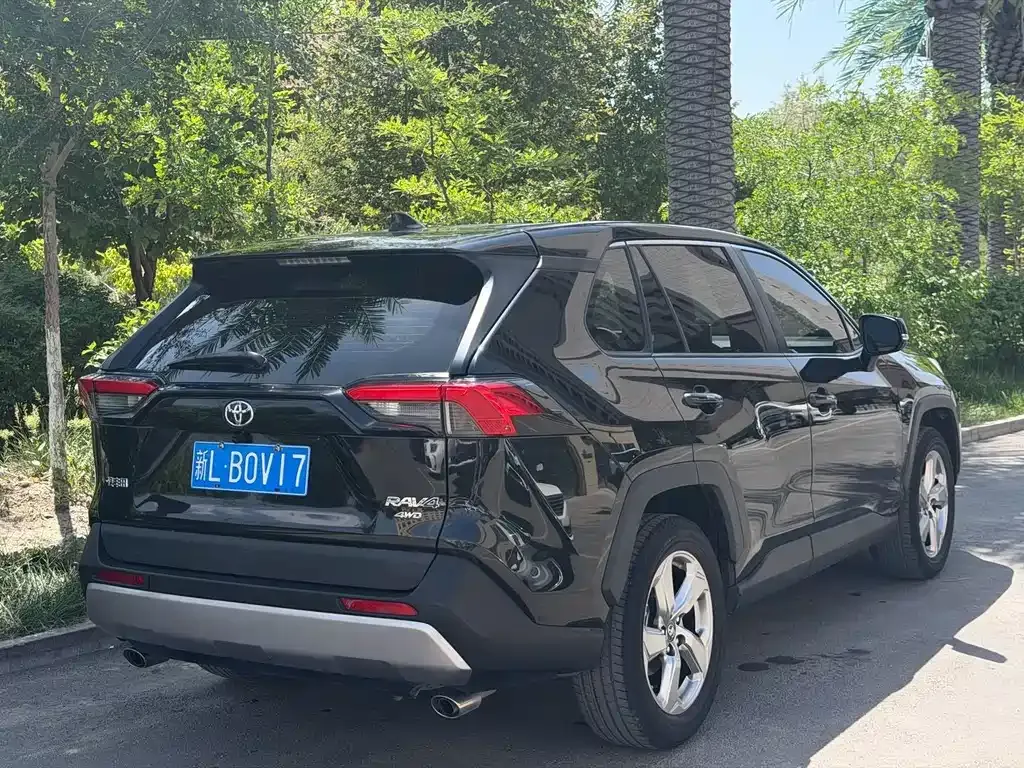 Toyota RAV4 — фото 10