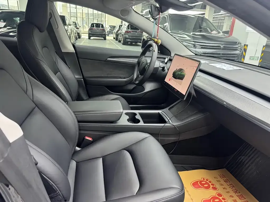 Tesla Model 3 — фото 9
