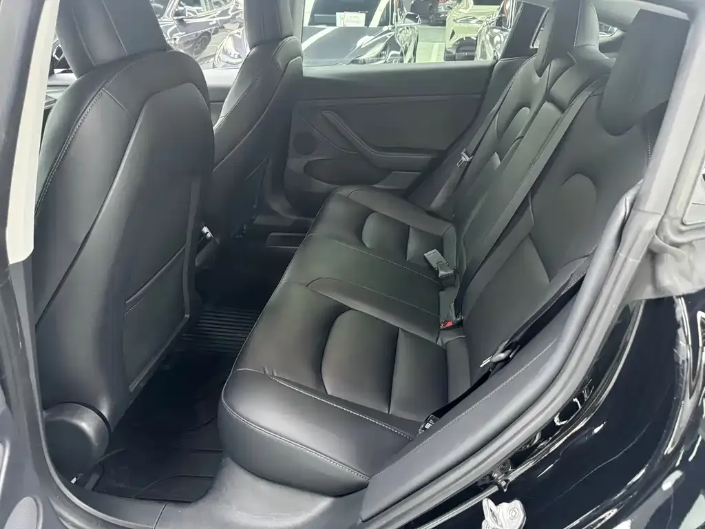 Tesla Model 3 — фото 10