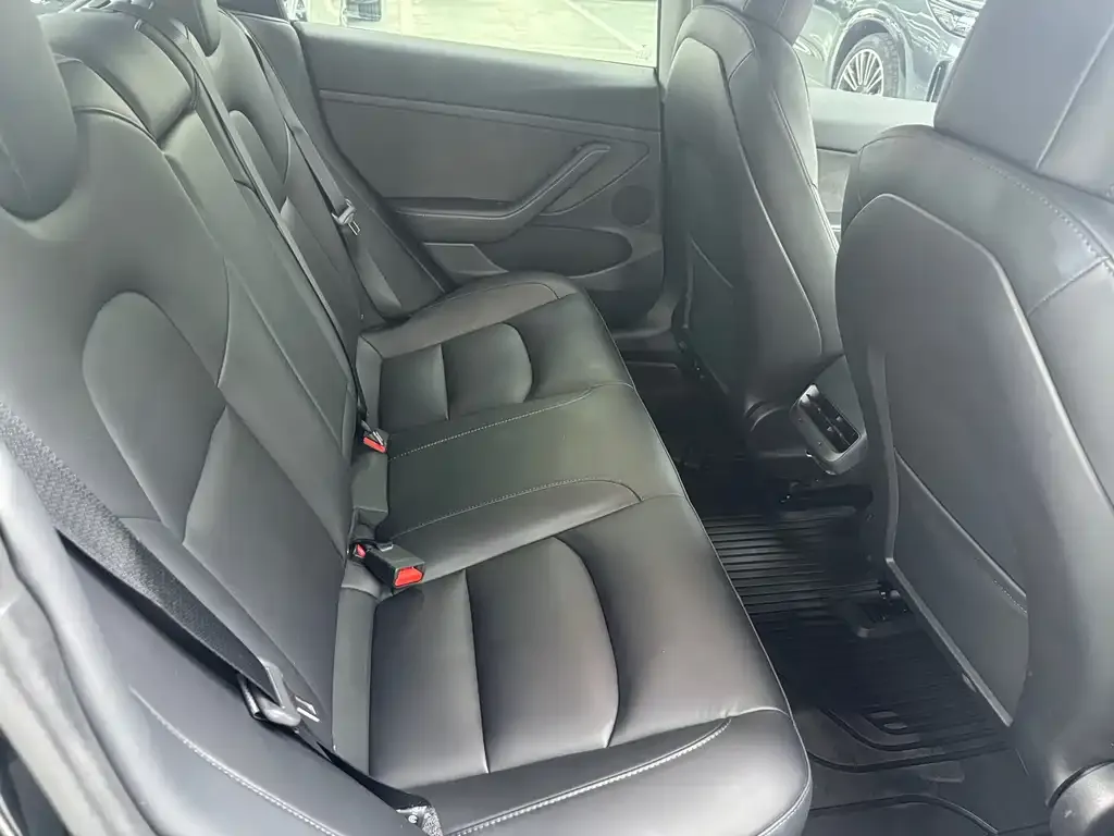 Tesla Model 3 — фото 3