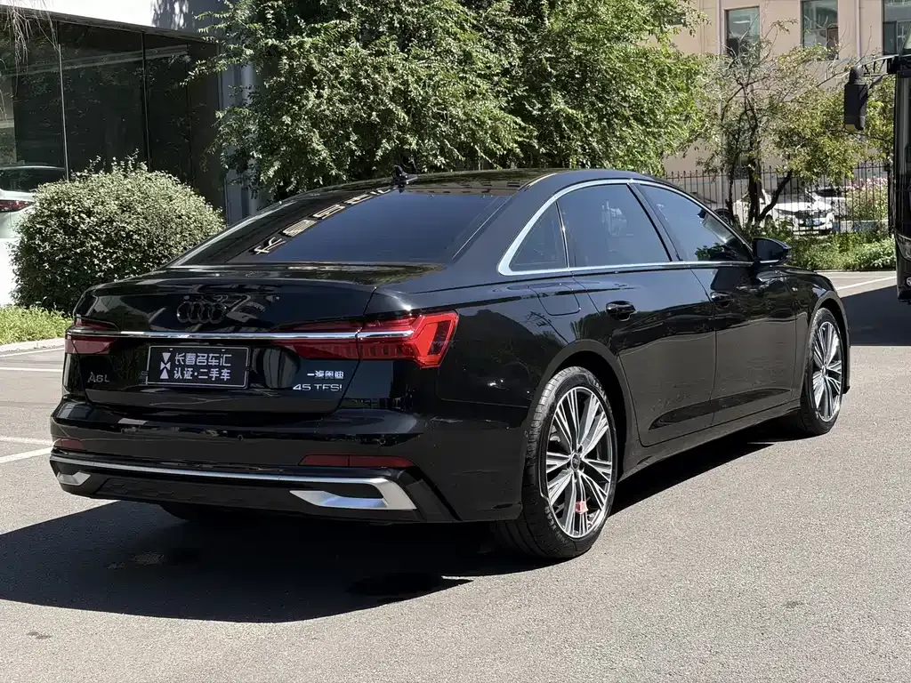 Audi A6L — фото 9