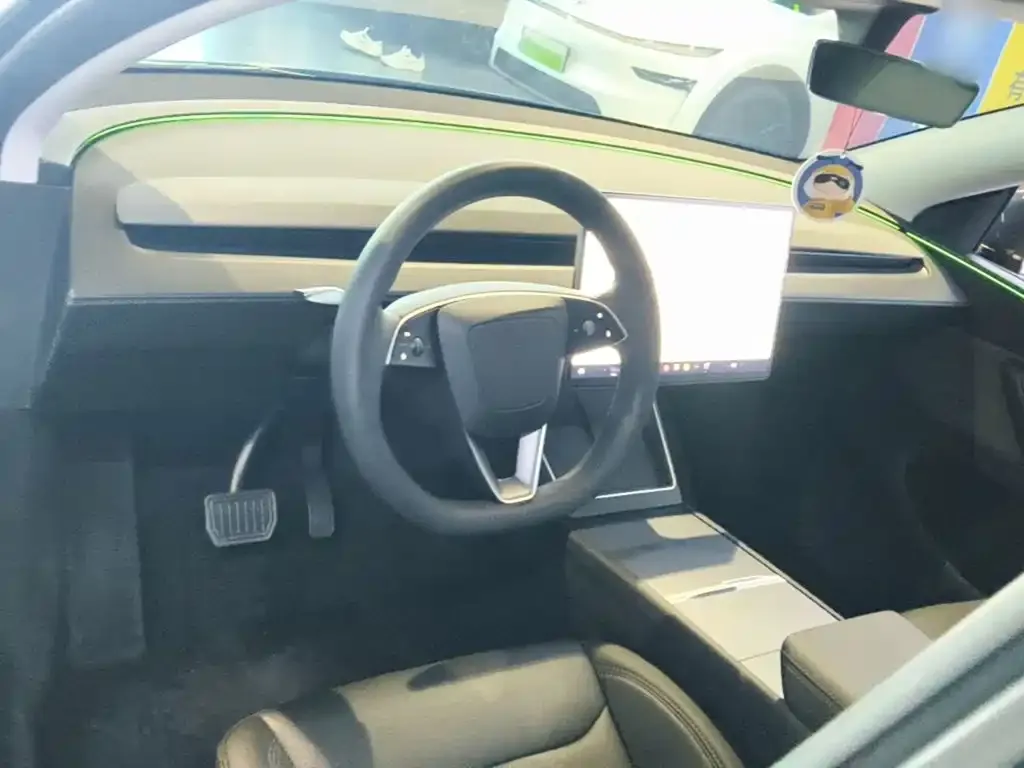 Tesla Model Y — фото 8