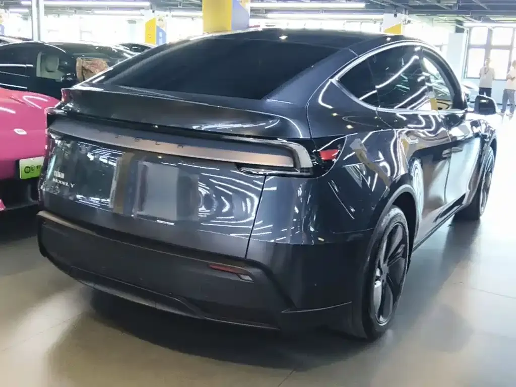 Tesla Model Y — фото 9