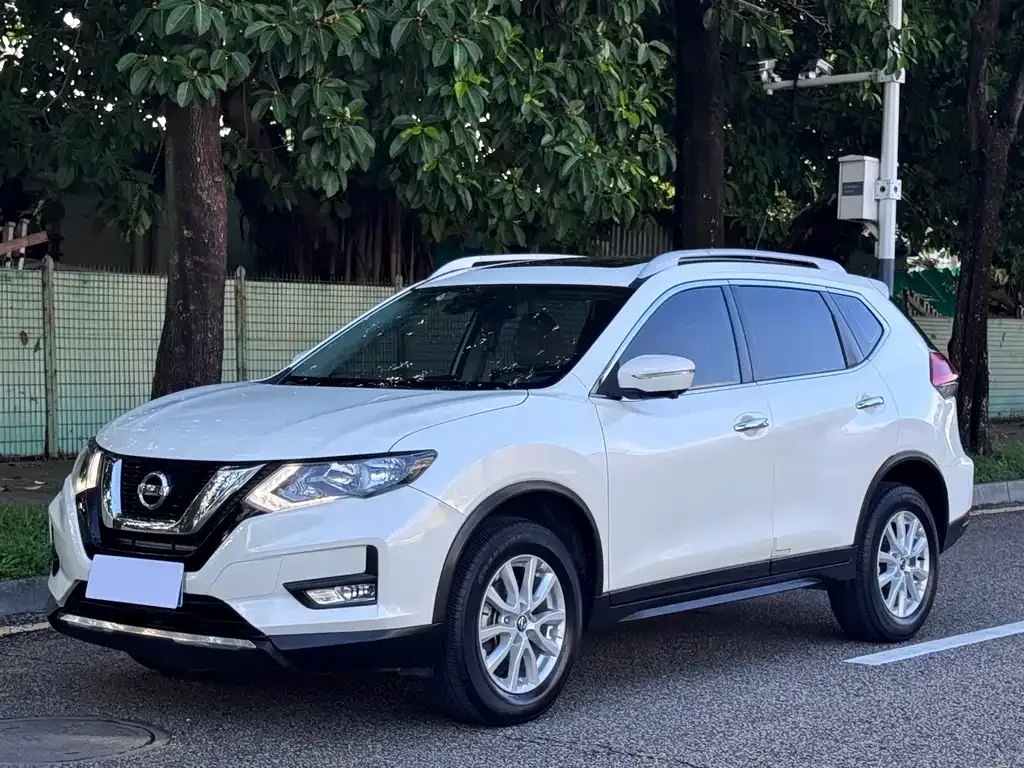 Nissan X-Trail — фото 1