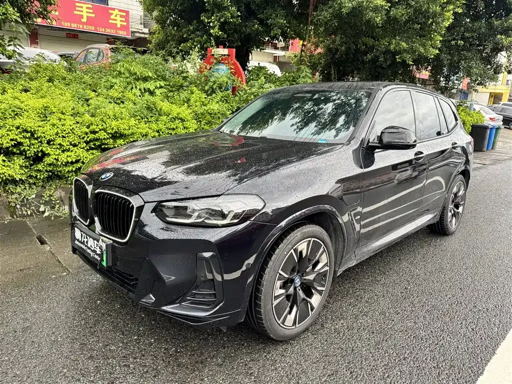 BMW iX3 — фото 1