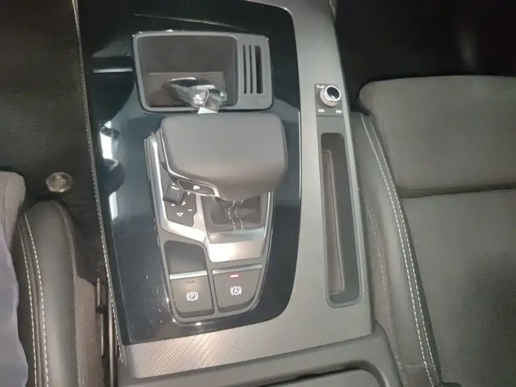 Audi Q5L Sportback — фото 9