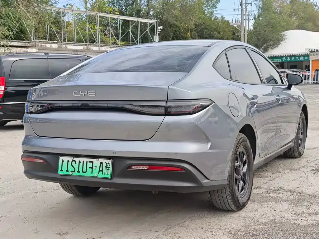 BYD Seal 05 DM-i — фото 8