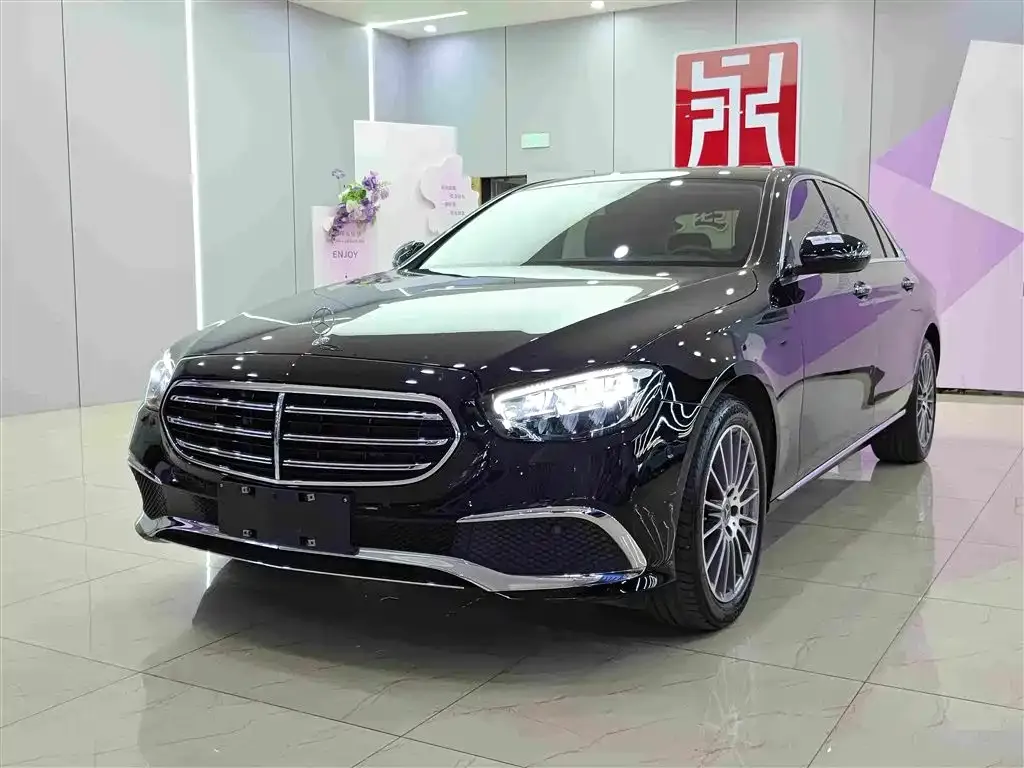 Mercedes-Benz E-Class — фото 1