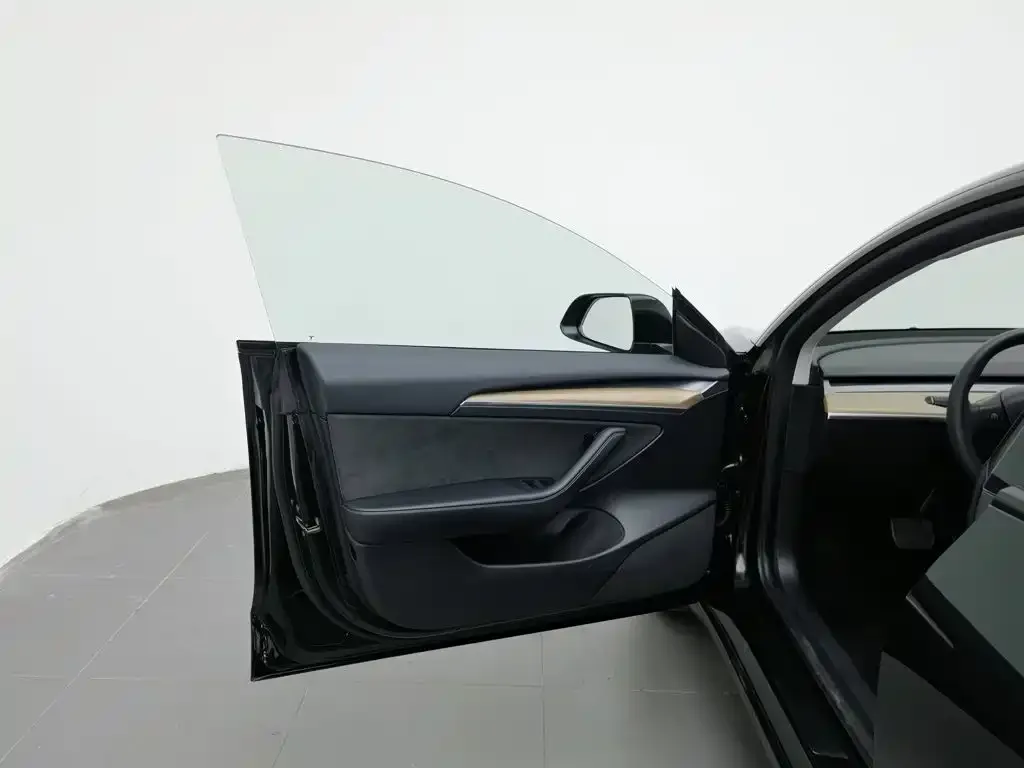 Tesla Model 3 — фото 3