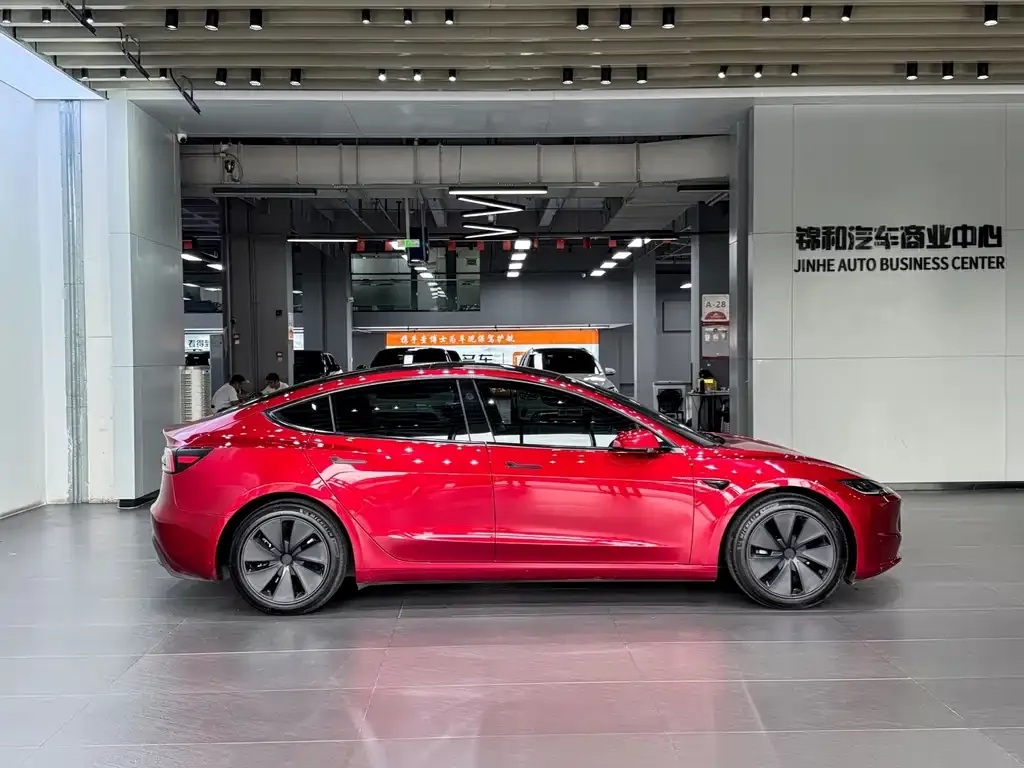 Tesla Model 3 — фото 3