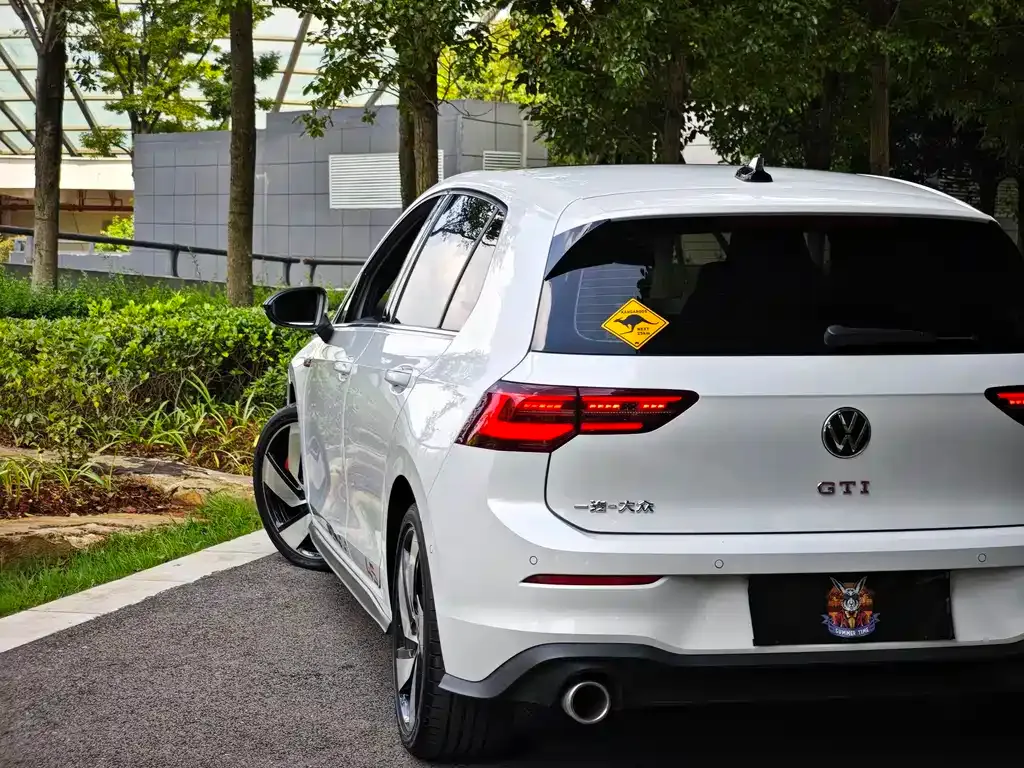 Volkswagen Golf GTI — фото 6