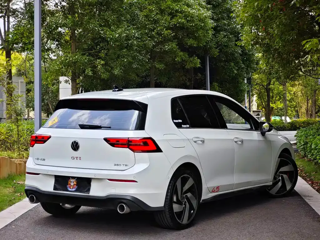 Volkswagen Golf GTI — фото 10