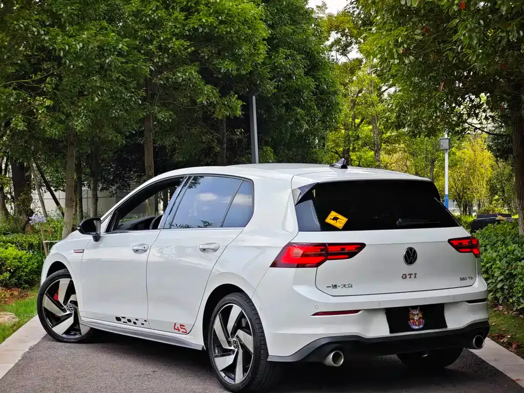 Volkswagen Golf GTI — фото 4