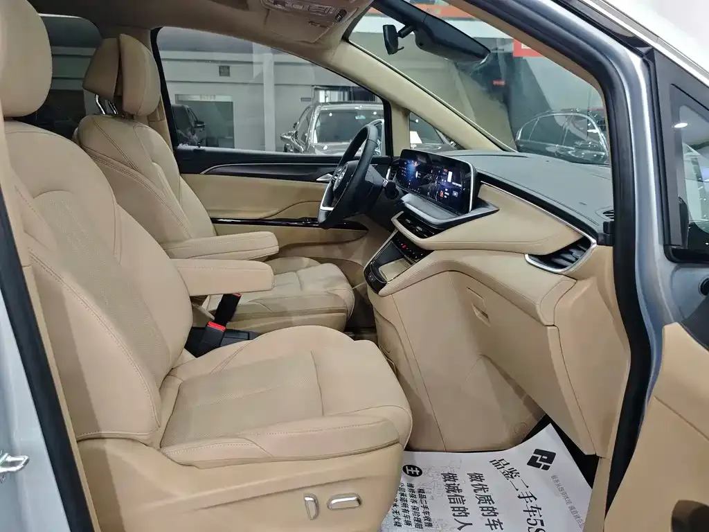 Buick GL8 Hybrid — фото 6