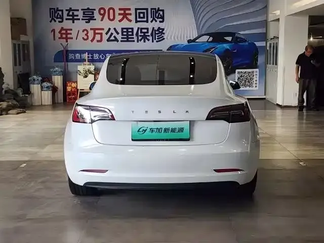 Tesla Model 3 — фото 7