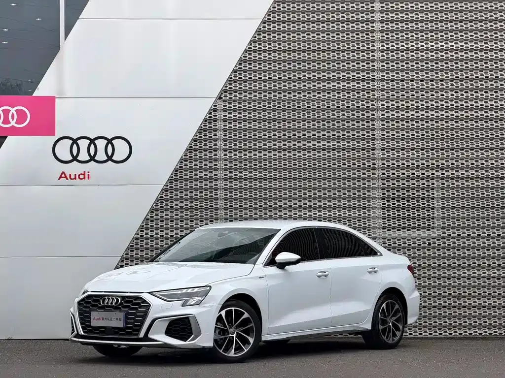Audi A3 — фото 1