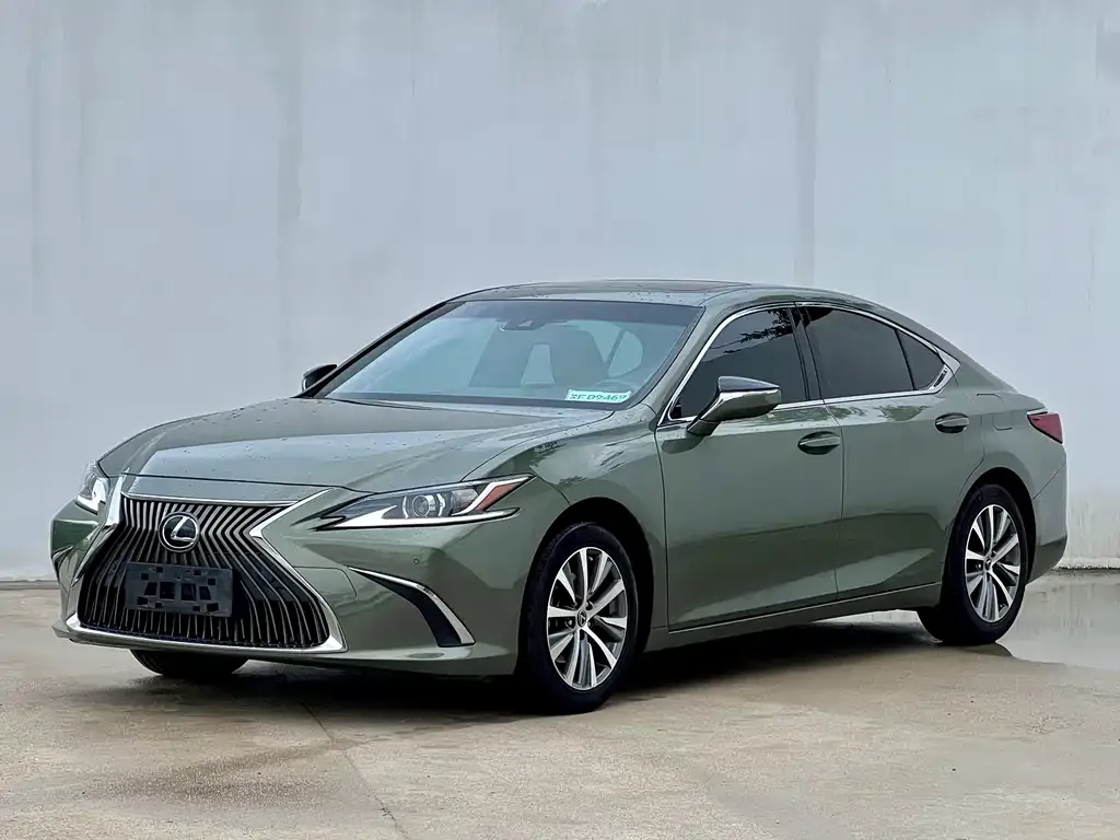 Lexus ES — фото 1