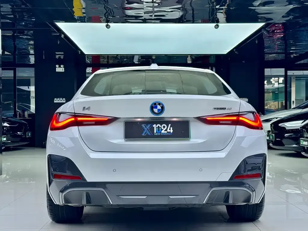 BMW i4 — фото 7