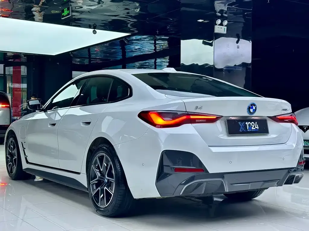 BMW i4 — фото 6