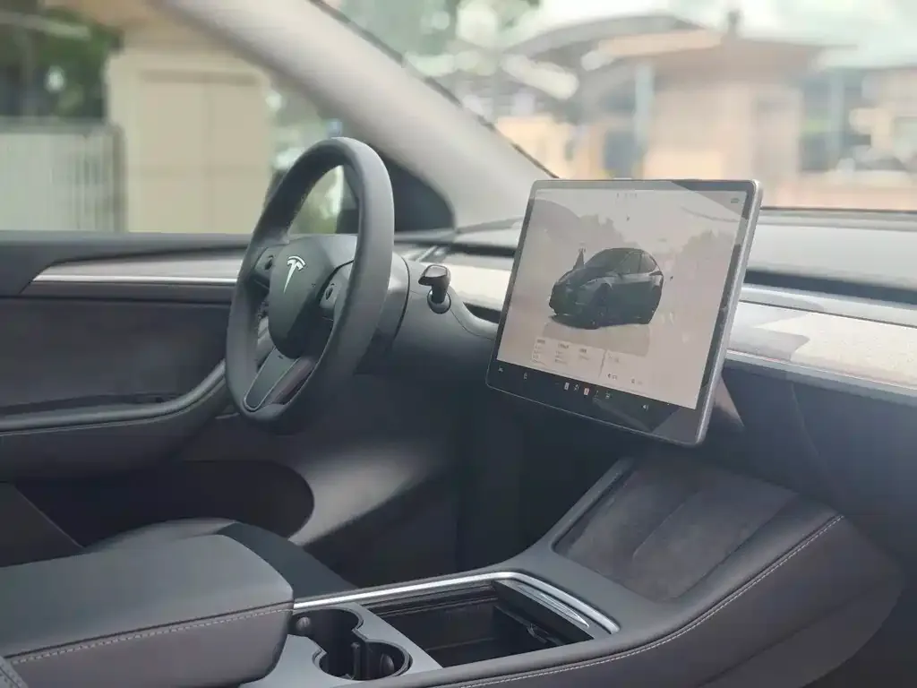 Tesla Model Y — фото 4